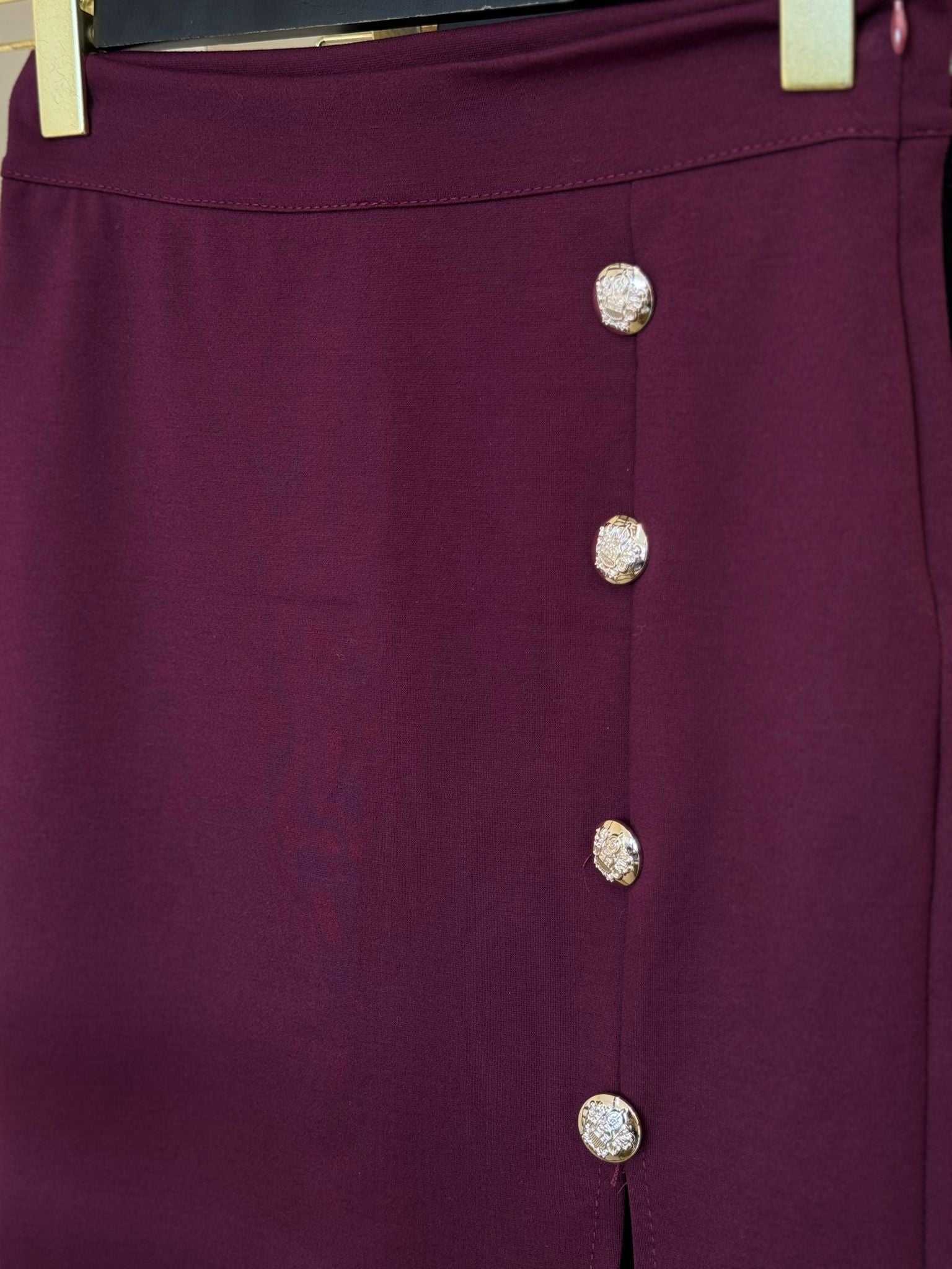 High-Waist Ribbed Pencil Skirt with Gold Buttons and Slit