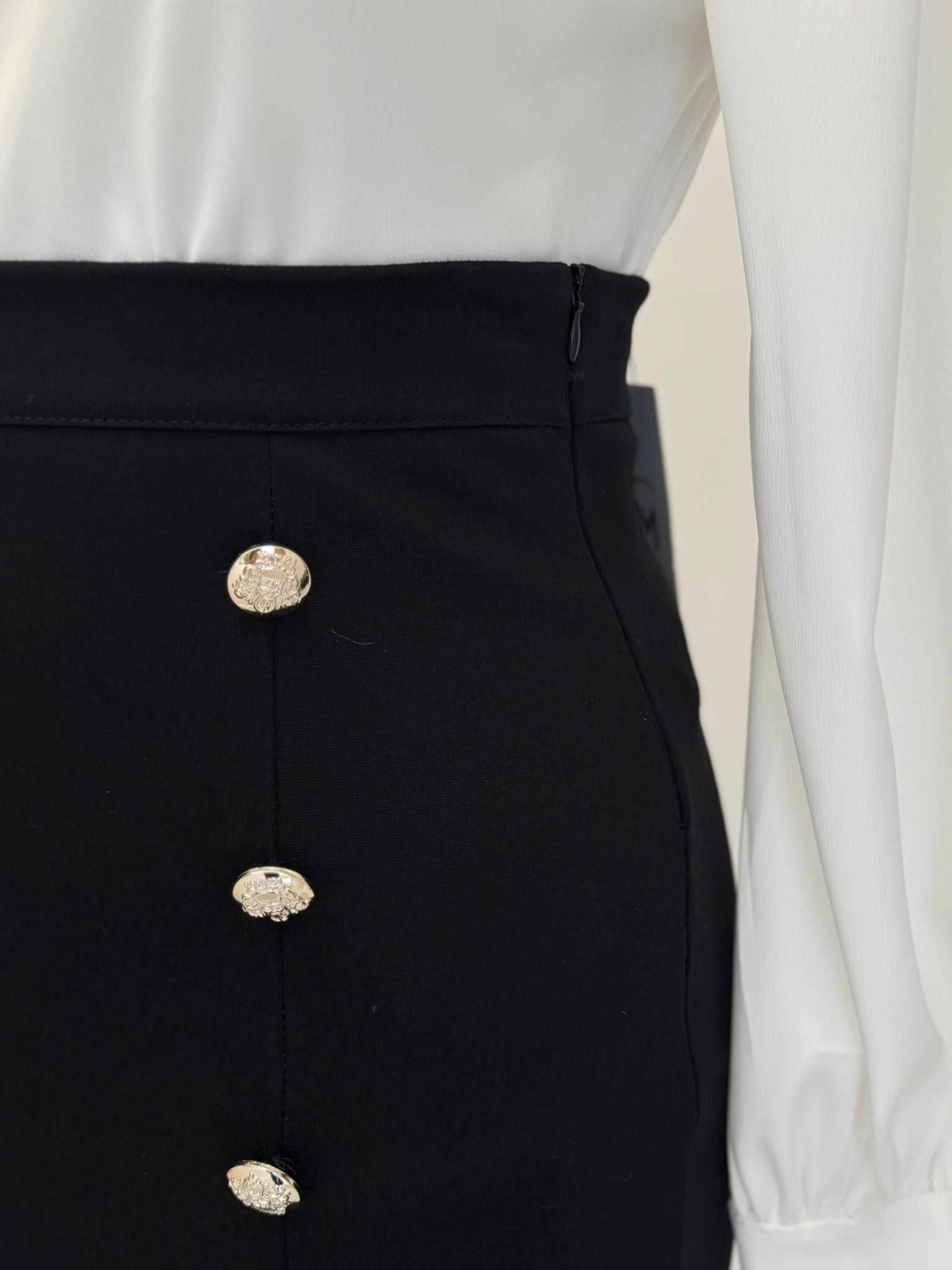 High-Waist Ribbed Pencil Skirt with Gold Buttons and Slit