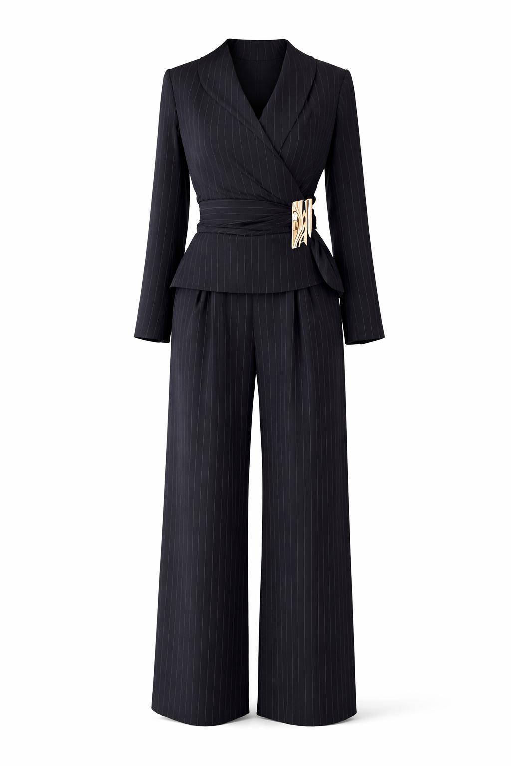 חליפת פסים עם אבזם זהב