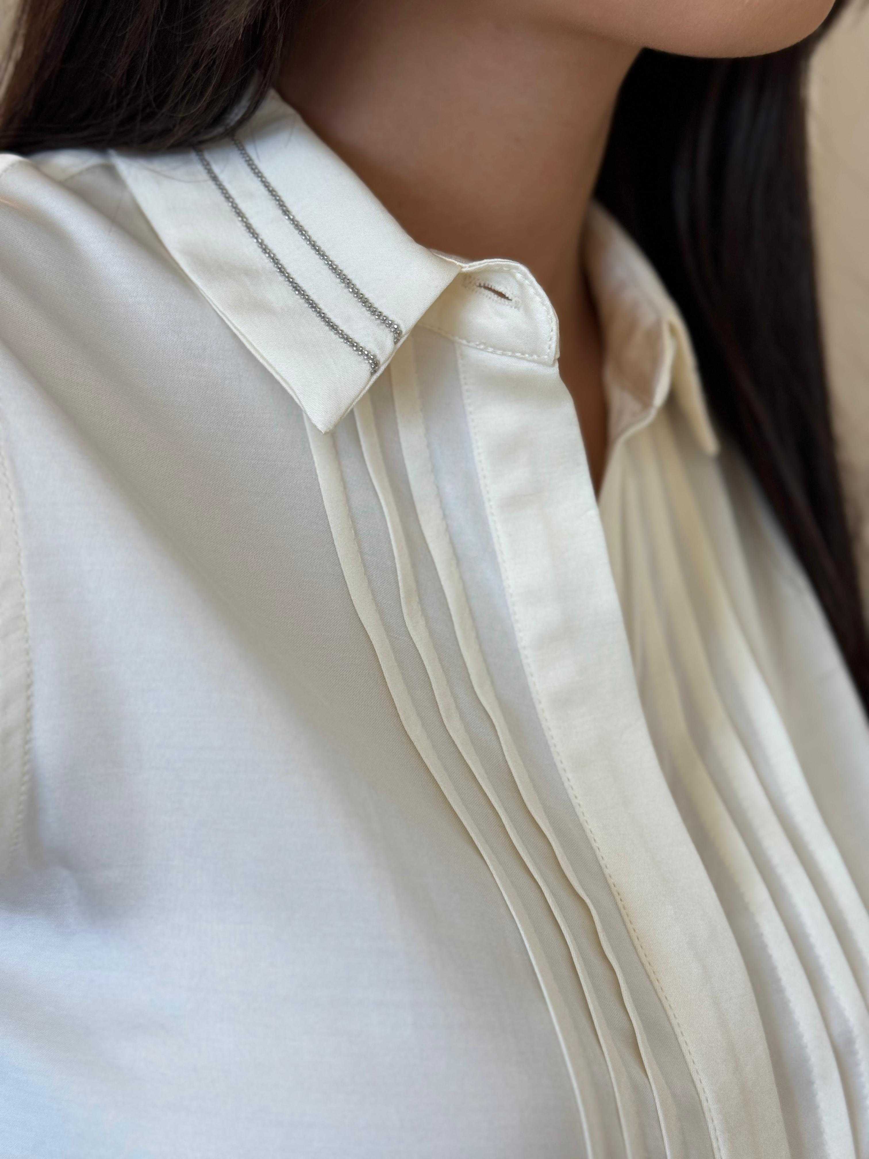 מכופתרת פסיים סטן